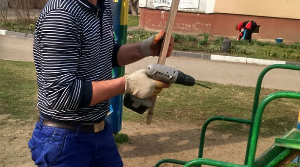 Жители Индустриального вышли на субботник