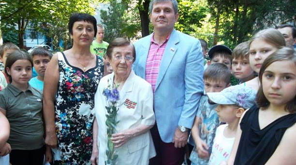 Сегодня 95-летний юбилей отметила жительница Фестивального микрорайона, участница Великой Отечественной войны Лидия Михайловна Боголюбова
