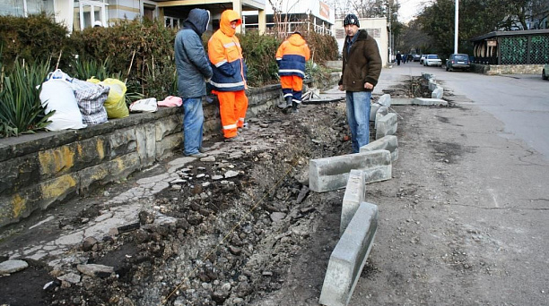 До конца года в Прикубанском округе установят 5 тысяч 400 метров бордюров