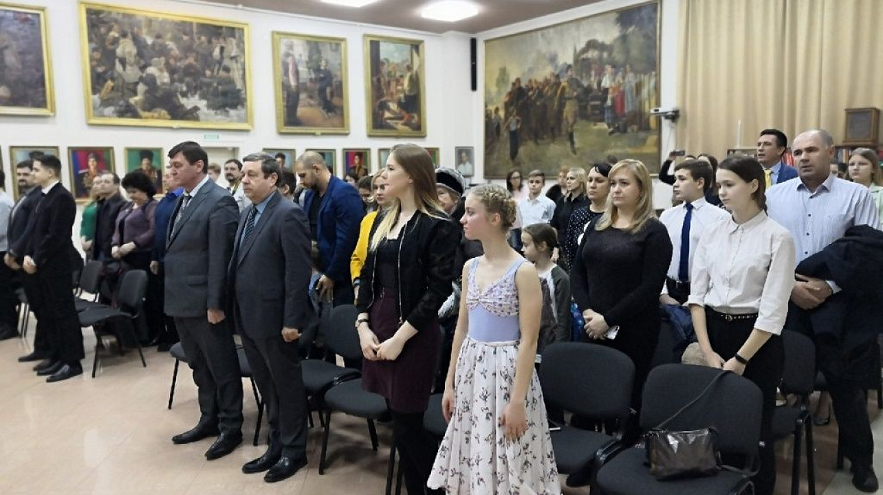 Юным гражданам Западного округа торжественно вручили первые паспорта