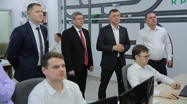 Глава Краснодара поручил уделить особое внимание расчистке от снега дорог и тротуаров у социальных объектов 