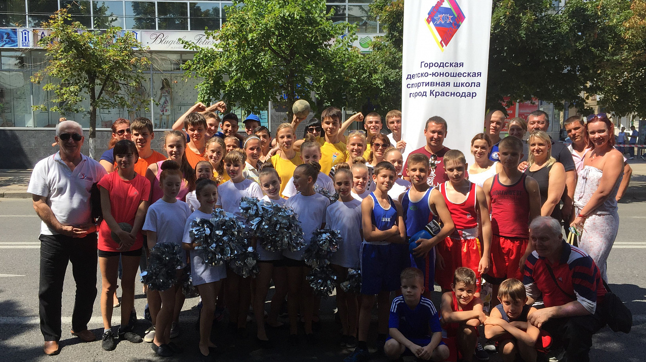 В выходные провели день физкультурника на улице Красной