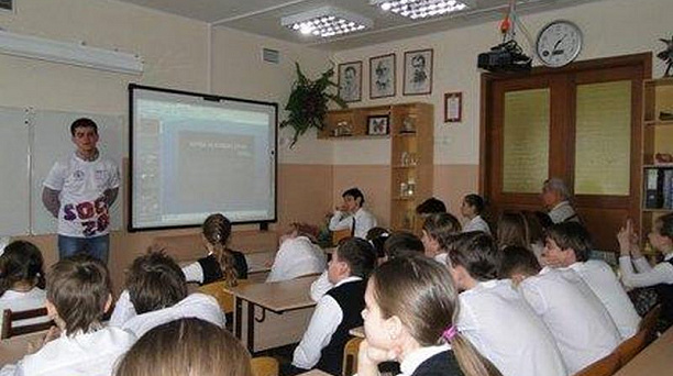 Волонтеры провели Уроки мужества для гимназистов