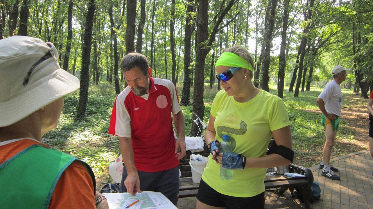 Футболисты обогнали всех