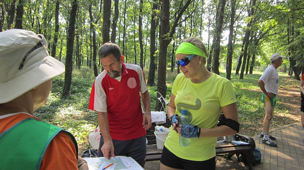 Футболисты обогнали всех