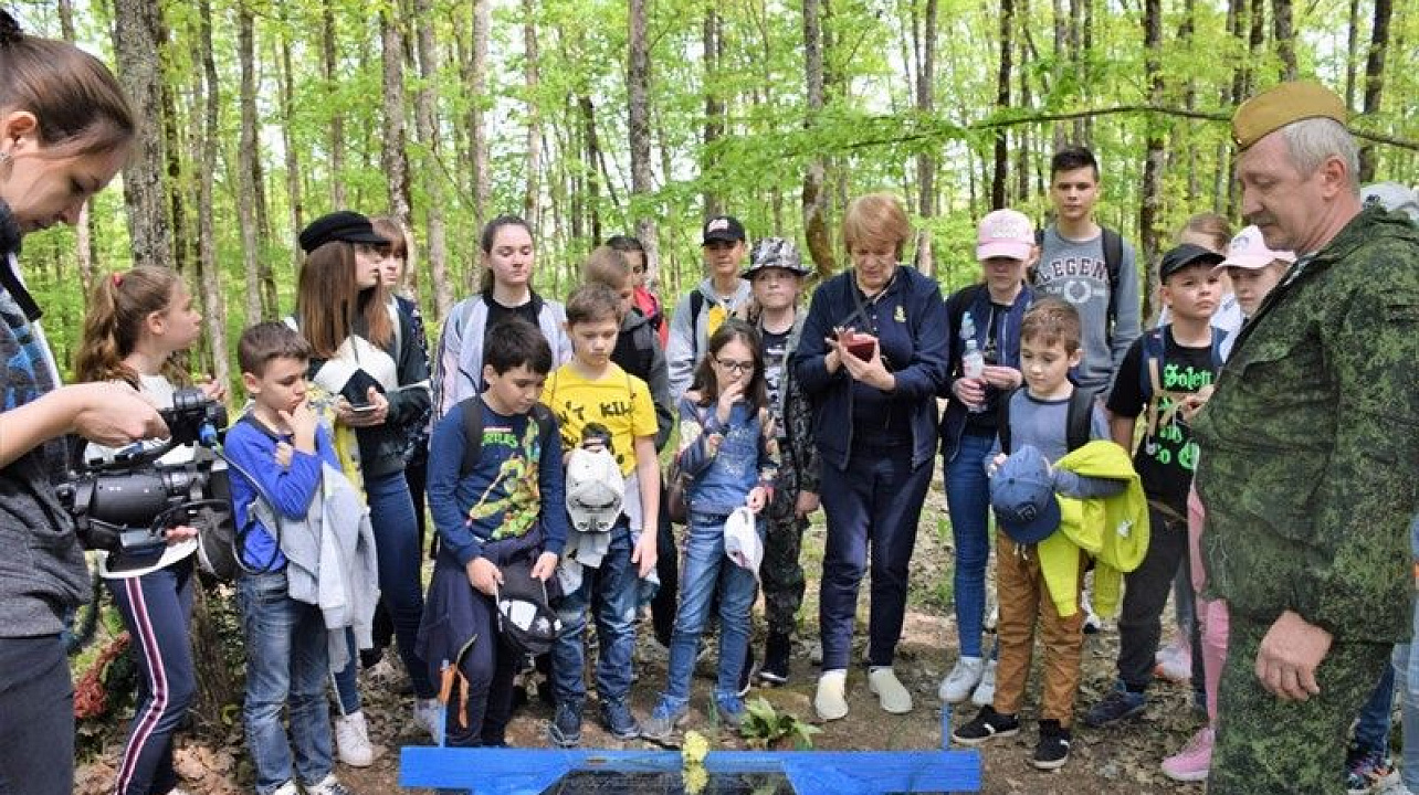 Алексей Падалка провел патриотическую встречу с воспитанниками Медиашколы.jpg