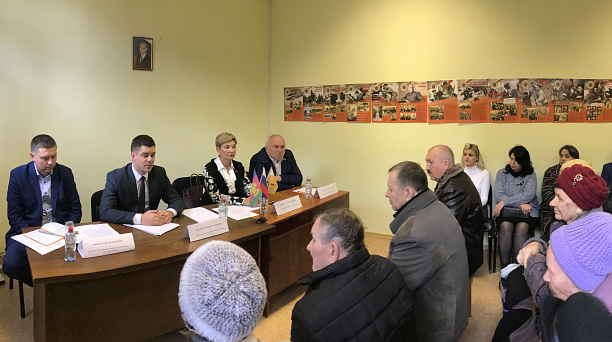 Сегодня глава администрации Прикубанского округа Александр Журавлёв провел рабочую встречу с жителями избирательного округа №28