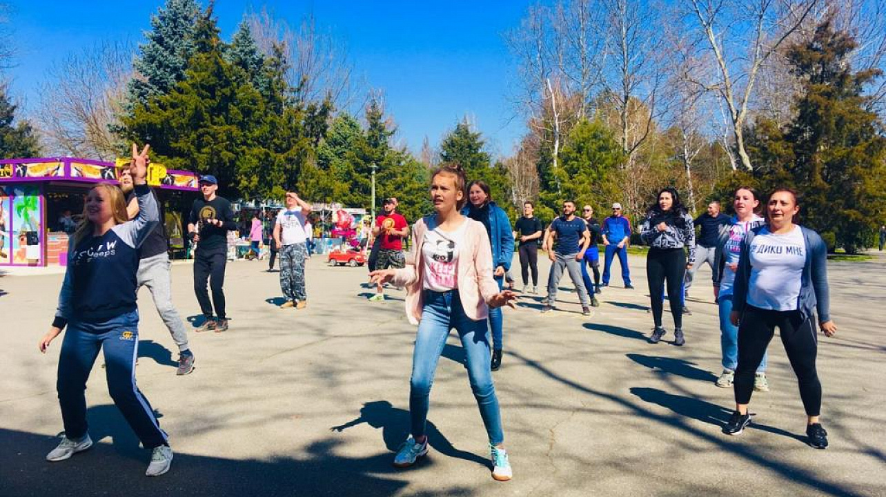 В парке им. 30-летия Победы состоялась праздничная программа выходного дня