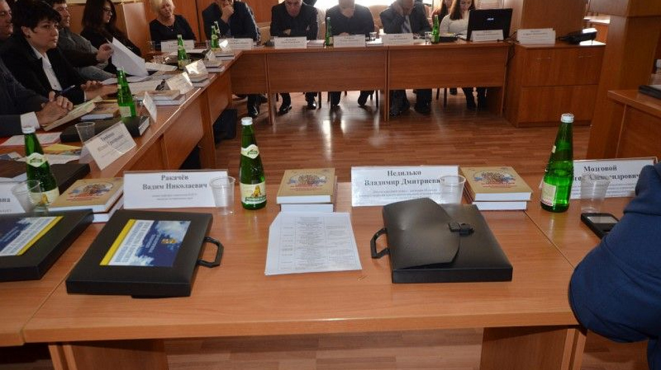 Учёные и практики обсудили проблемы межнациональных отношений в рамках (4).JPG