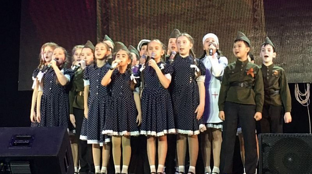 Ученики гимназии № 92 приняли участие в торжественном концерте, посвящённом Дню защитника Отечества.