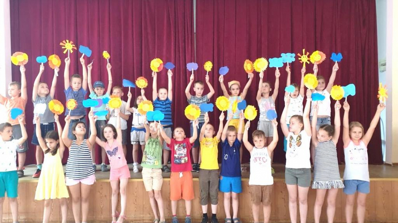 В гимназии № 25 прошел флешмоб, приуроченный ко Дню памяти и скорби