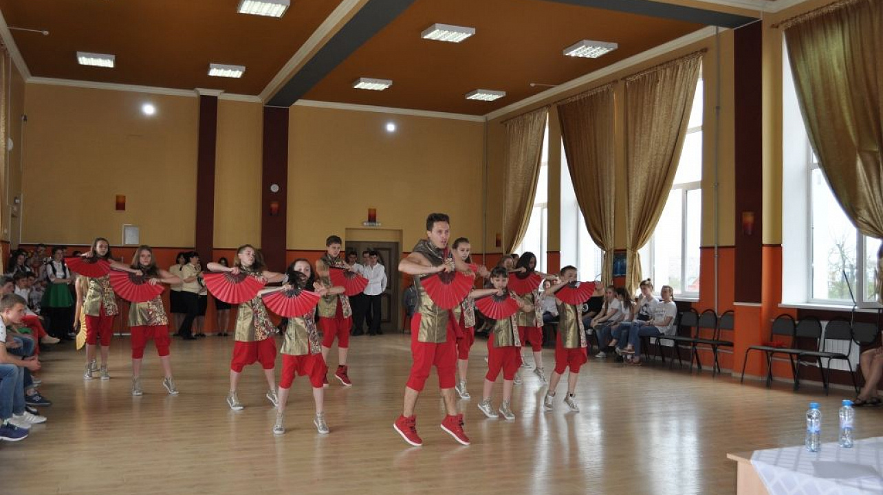 В Прикубанском округе прошел фестиваль-конкурс «Школьный бал»