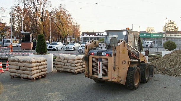 Плюс 1 500 квадратных метров к пешеходной инфраструктуре: в Краснодаре отремонтируют тротуар и площадь по ул. им. Гаврилова