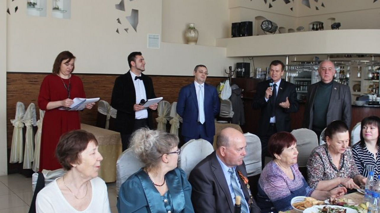 Глава Центрального округа Елена Малова поздравила общественников с наступающим Международным женским днем