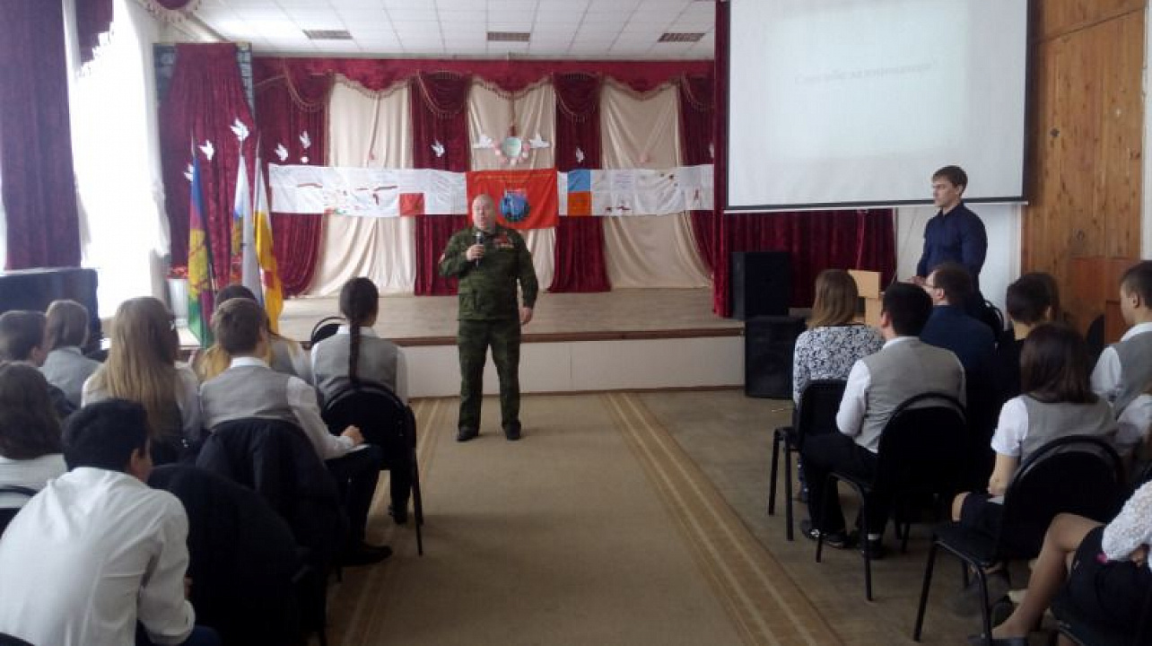 В СОШ №58 прошла встреча с ветеранами вооруженных конфликтов (1).jpg