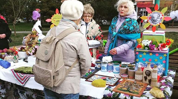 В Западном округе проводили Масленицу