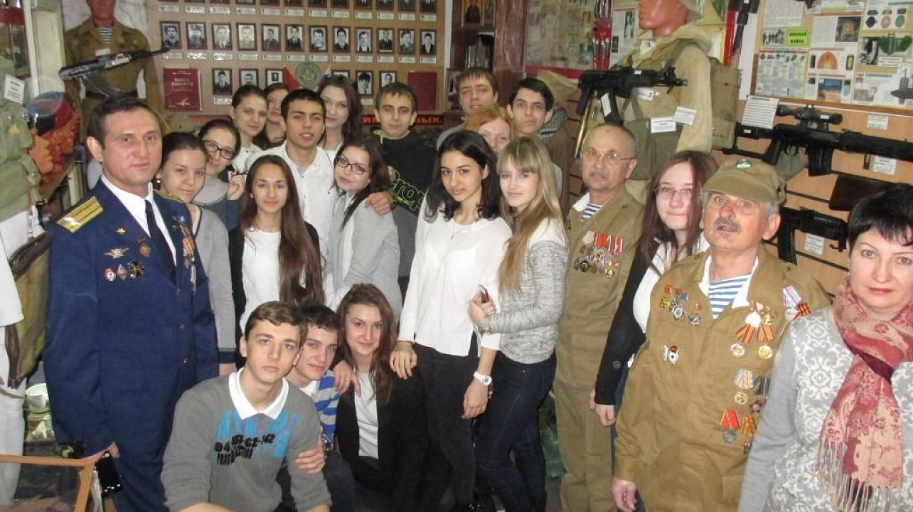 Старшеклассники школы №80 побывали с экскурсией в музее воинов-интернационалистов