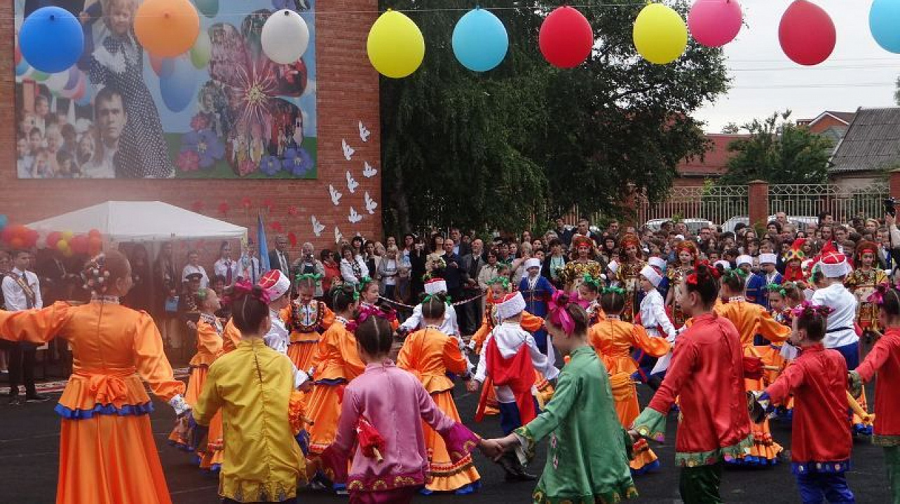 В школах Центрального округа отгремел «Последний звонок»