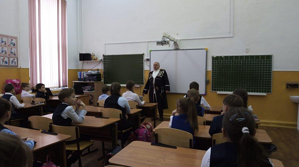 Урок мужества прошел в «казачьей» школе № 60