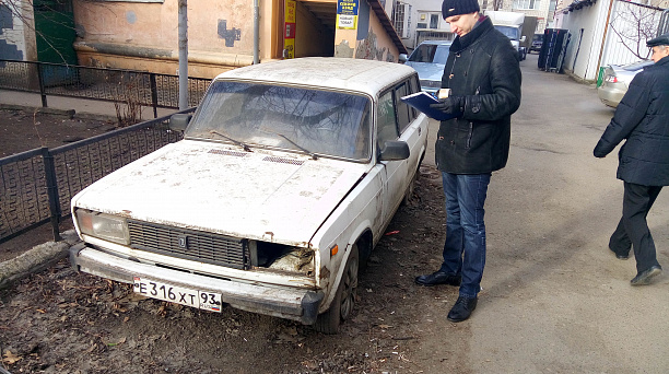 В Западном округе проведен очередной рейд по выявлению брошенного автотранспорта