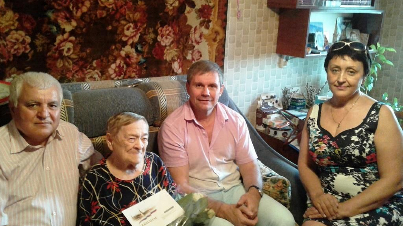 Жительницу Прикубанского округа поздравили с 90-летним юбилеем