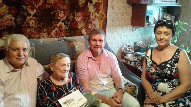 Жительницу Прикубанского округа поздравили с 90-летним юбилеем