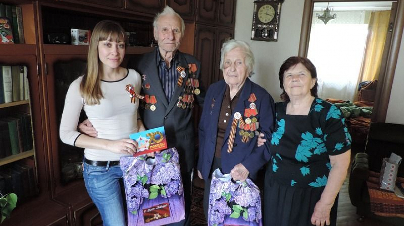 В Центральном округе чествуют участников ВОВ на дому