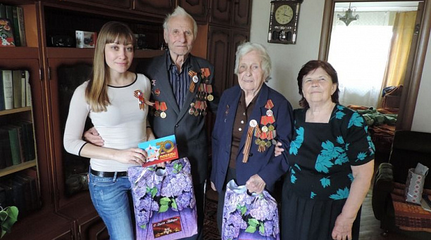 В Центральном округе чествуют участников ВОВ на дому