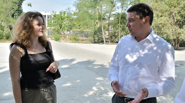 В Дмитриевском сквере Краснодара выполнили почти 50% работ по благоустройству