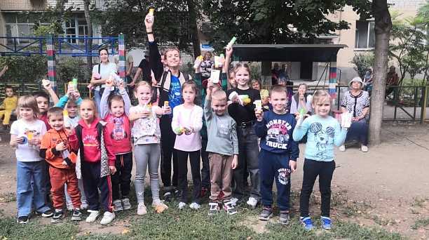 Ярко, весело и радостно было и на детской площадке по ул. Промышленной, 25/5