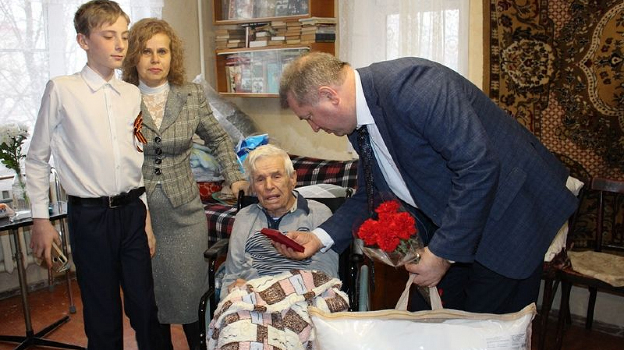 Участнику Сталинградской битвы Александру Александровичу Лауданскому вручили медаль «75 лет Победы в Великой Отечественной войне»