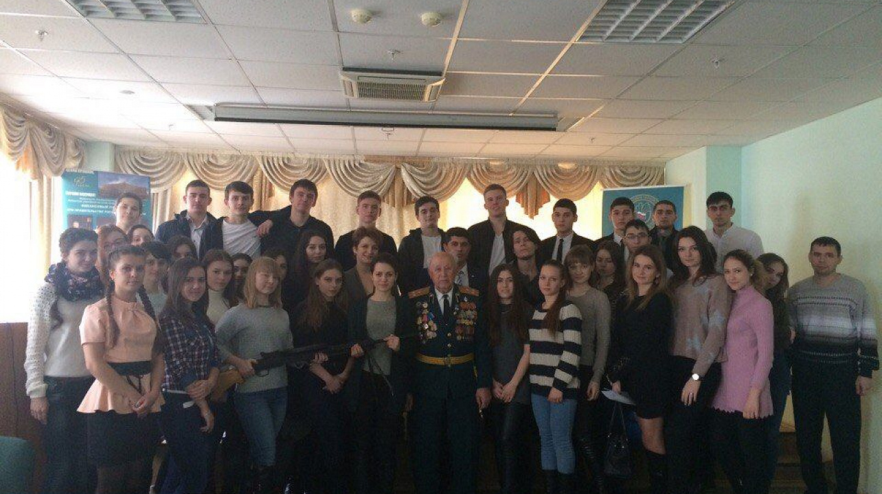 Студенты Западного округа встретились с участником Великой Отечественной войны