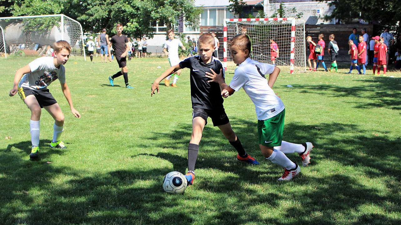 Футбольная борьба в разгаре