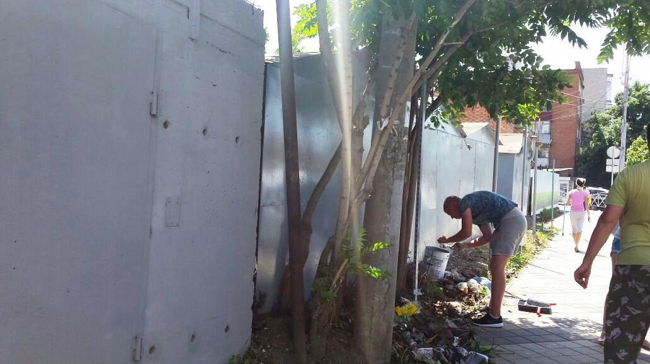 В Западном округе продолжаются субботники по наведению порядка