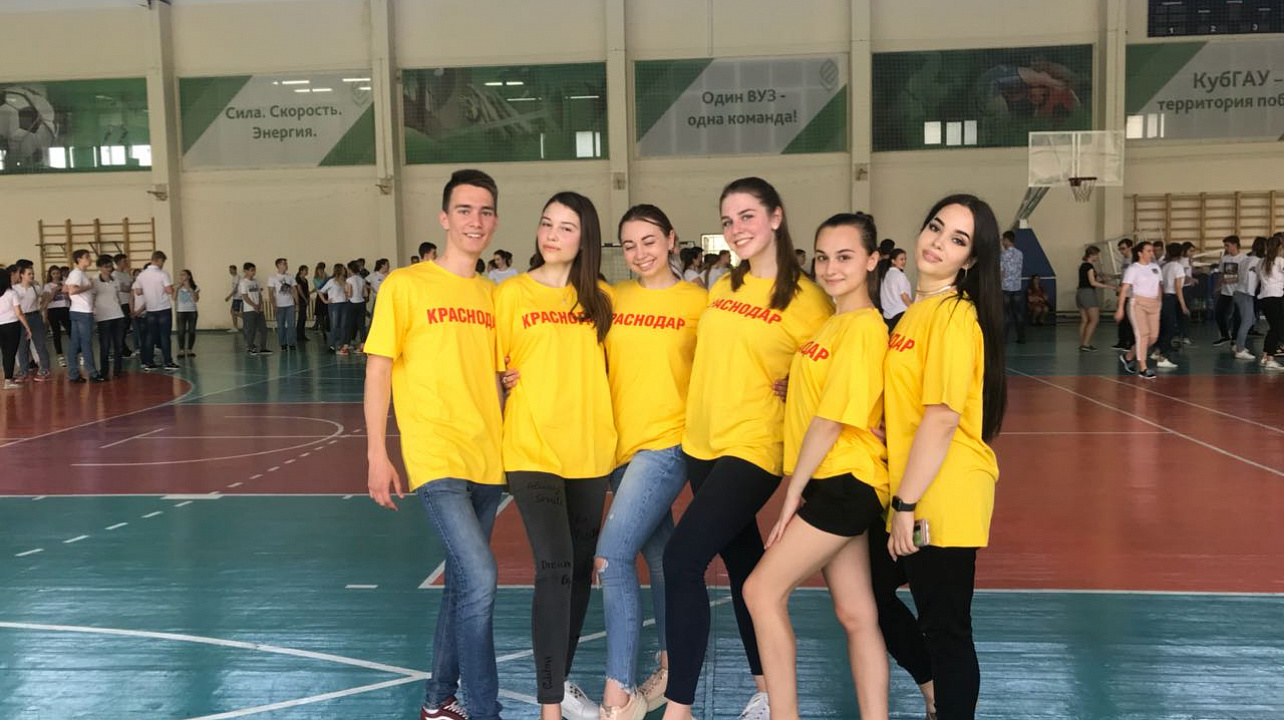 Школьники Западного округа приняли участие в репетиции Губернаторского бала