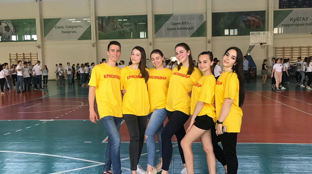 Школьники Западного округа приняли участие в репетиции Губернаторского бала