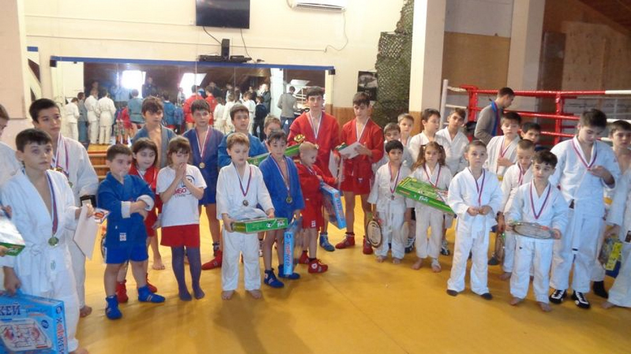 В Центральном округе состоялся открытый детско-юношеский турнир по борьбе самбо
