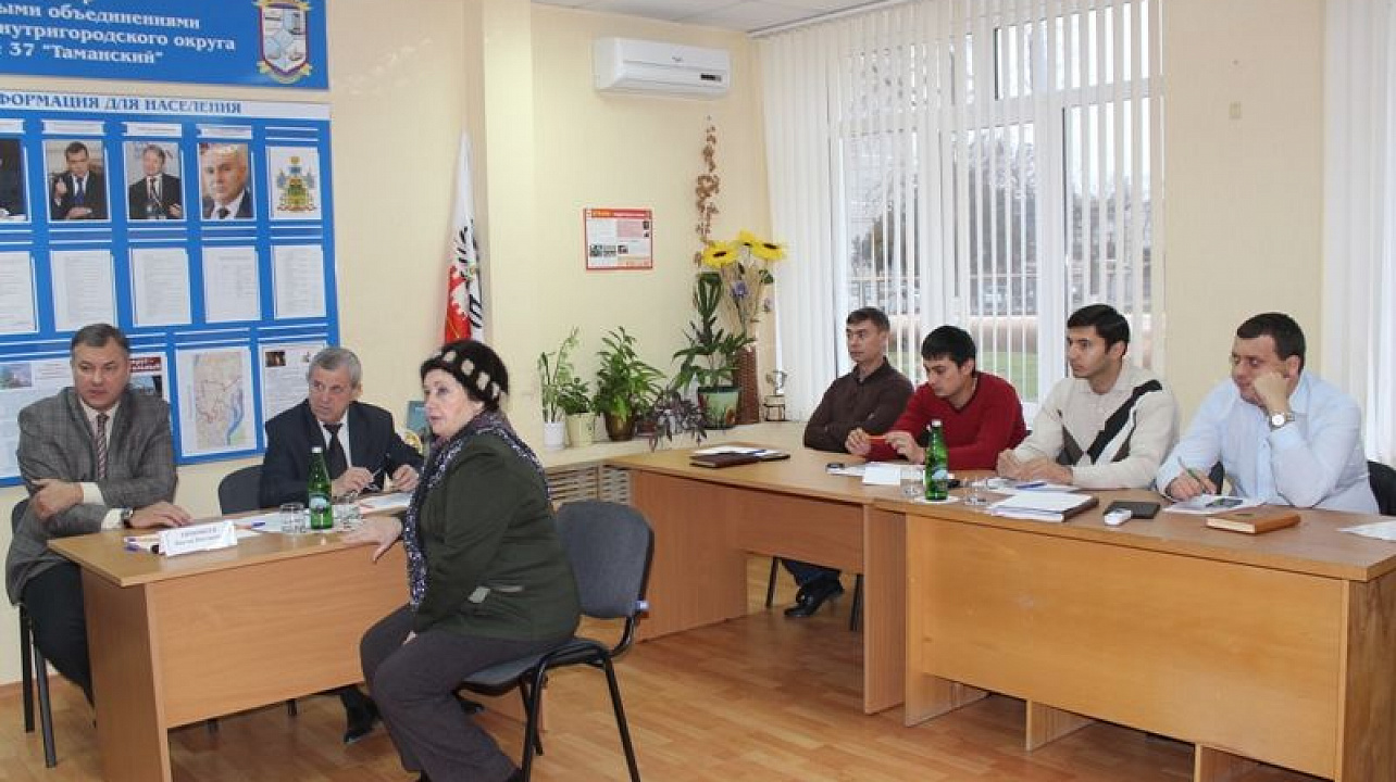 Глава Центрального округа встретился с руководителями ТОС