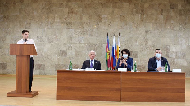 В администрации Центрального округа прошла встреча депутата Государственной Думы Федерального Собрания Российской Федерации Владимира Евланова с жителями и активом округа