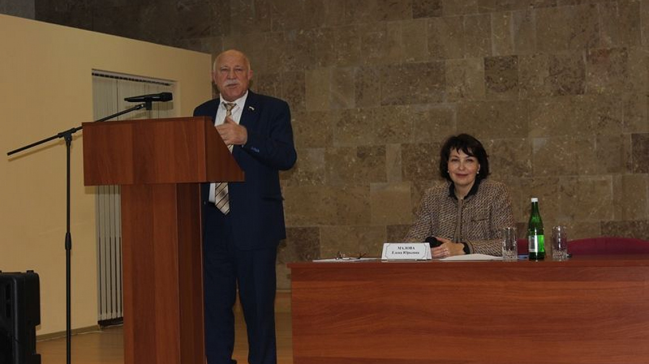 Депутаты Законодательного Собрания Краснодарского края и городской Думы Краснодара отчитались перед жителями Центрального округа