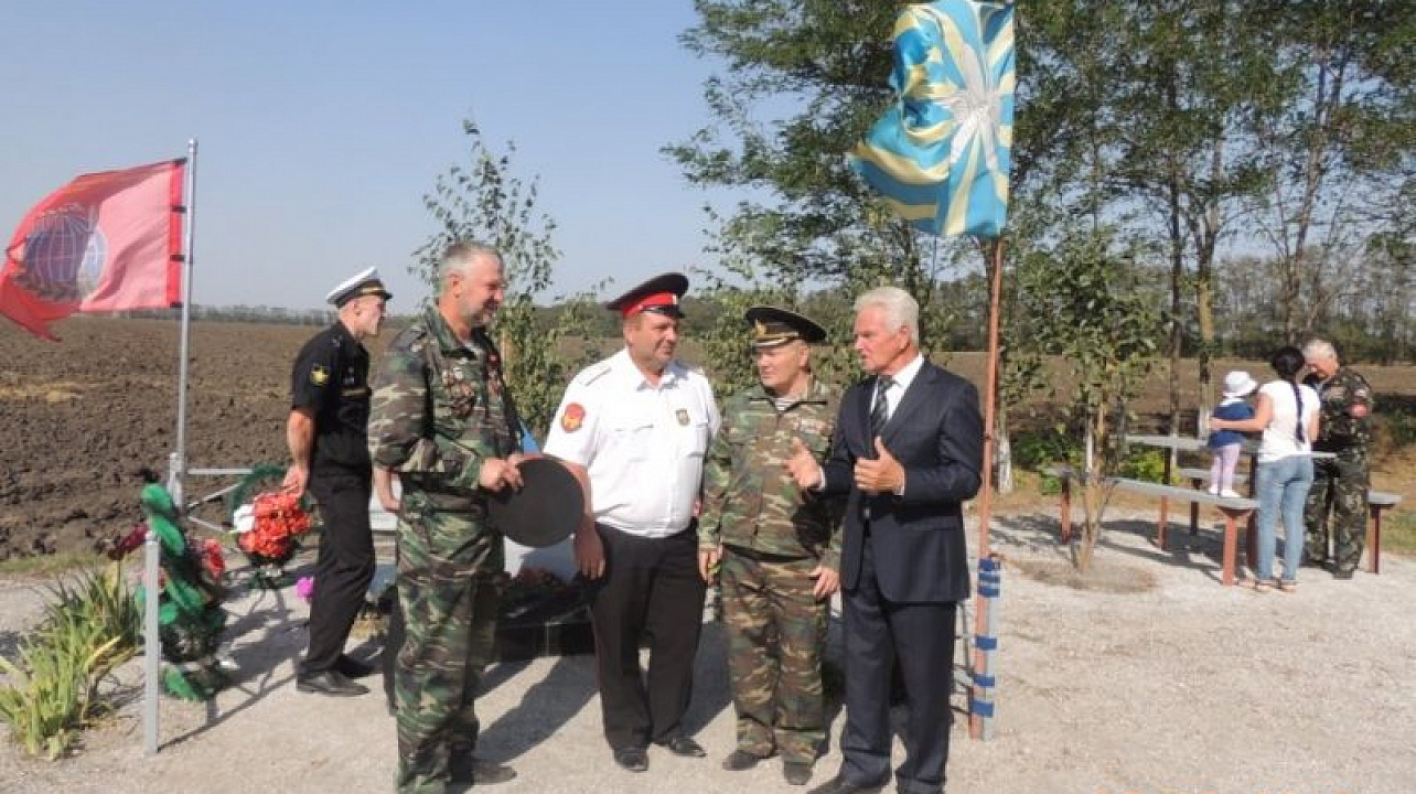 Память военного лётчика 1 класса Алексея Назарова почтили сослуживцы и члены Краевого отделения организации ветеранов "Боевое братство".jpg