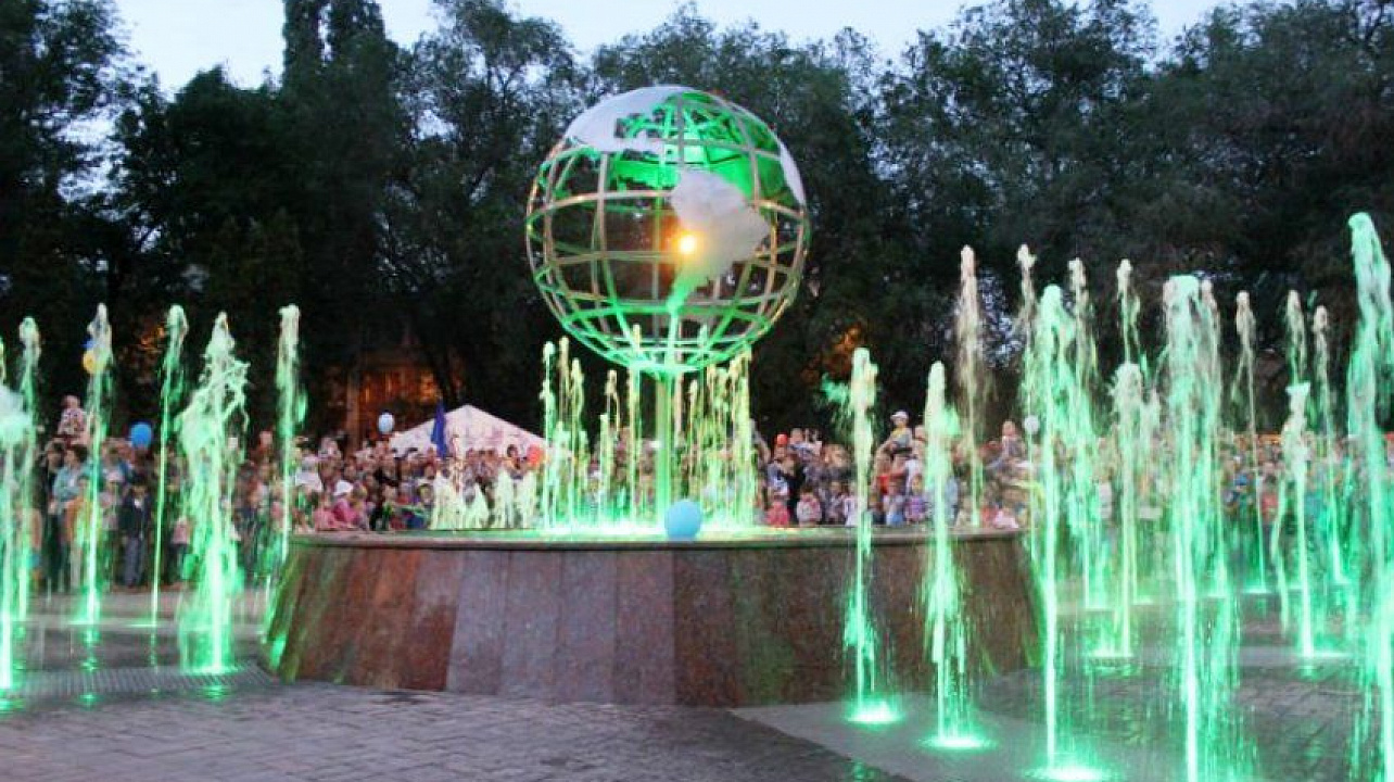 фонтан в сквере Дружбы народов.jpg