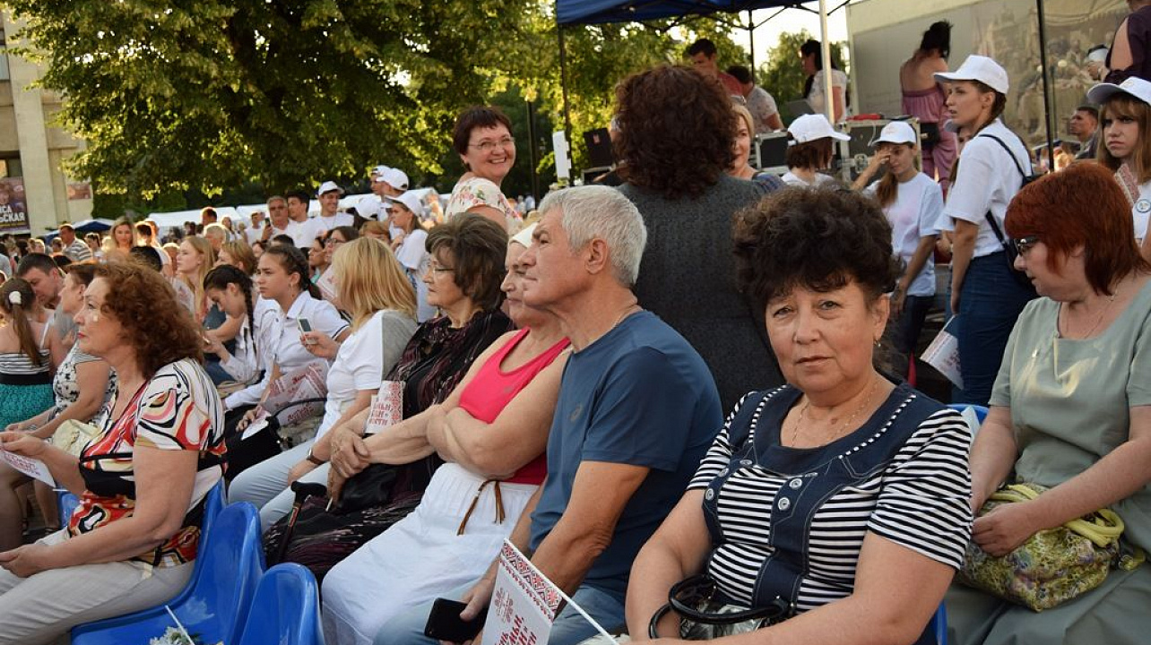 Жители Центрального округа приняли участие в празднике «Любви связующая нить»