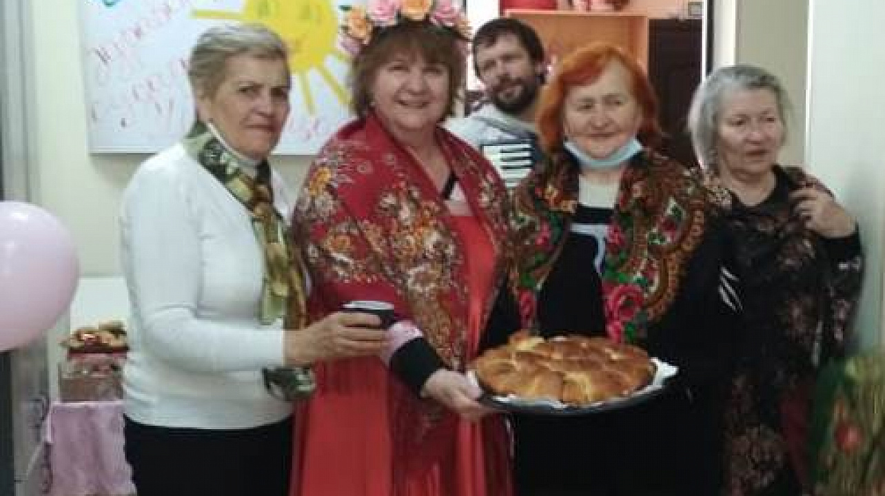 Жители микрорайона улицы Гагарина проводили Масленицу