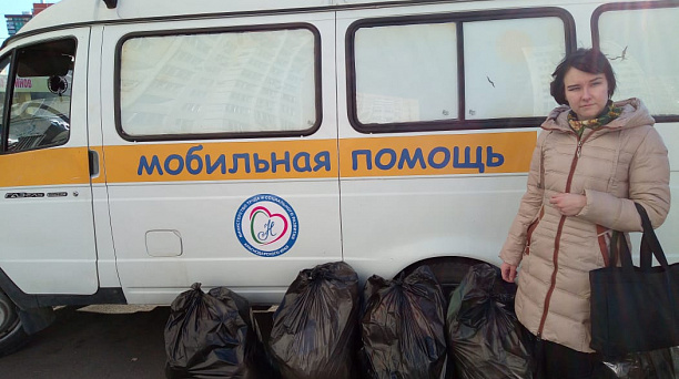 Пять мешков теплой одежды собрали жители избирательного округа №19 для людей без определенного места жительства