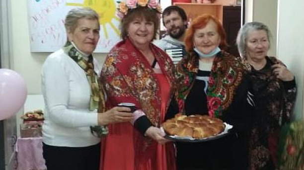 Жители микрорайона улицы Гагарина проводили Масленицу