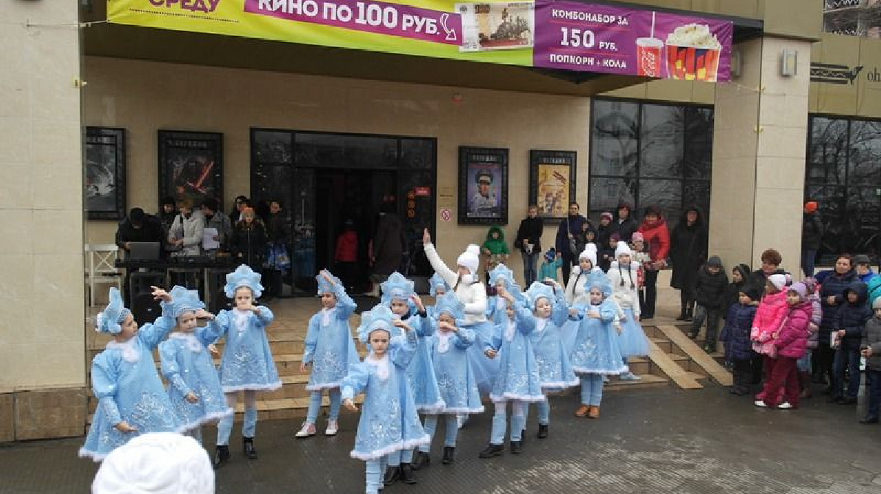 В Центральном округе прошло новогоднее представление «Сказки Деда Мороза»