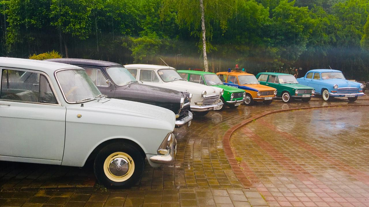 В парке Победы прошел фестиваль ретротехники и клубов исторической реконструкции «Наследие»