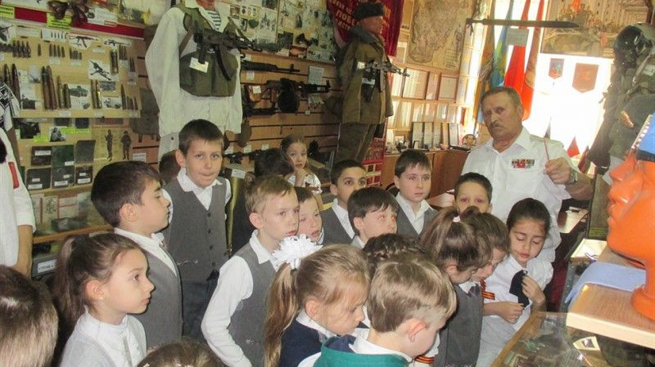 Первоклассников лицея №64 пригласили на экскурсию в музей Афганской войны .jpg