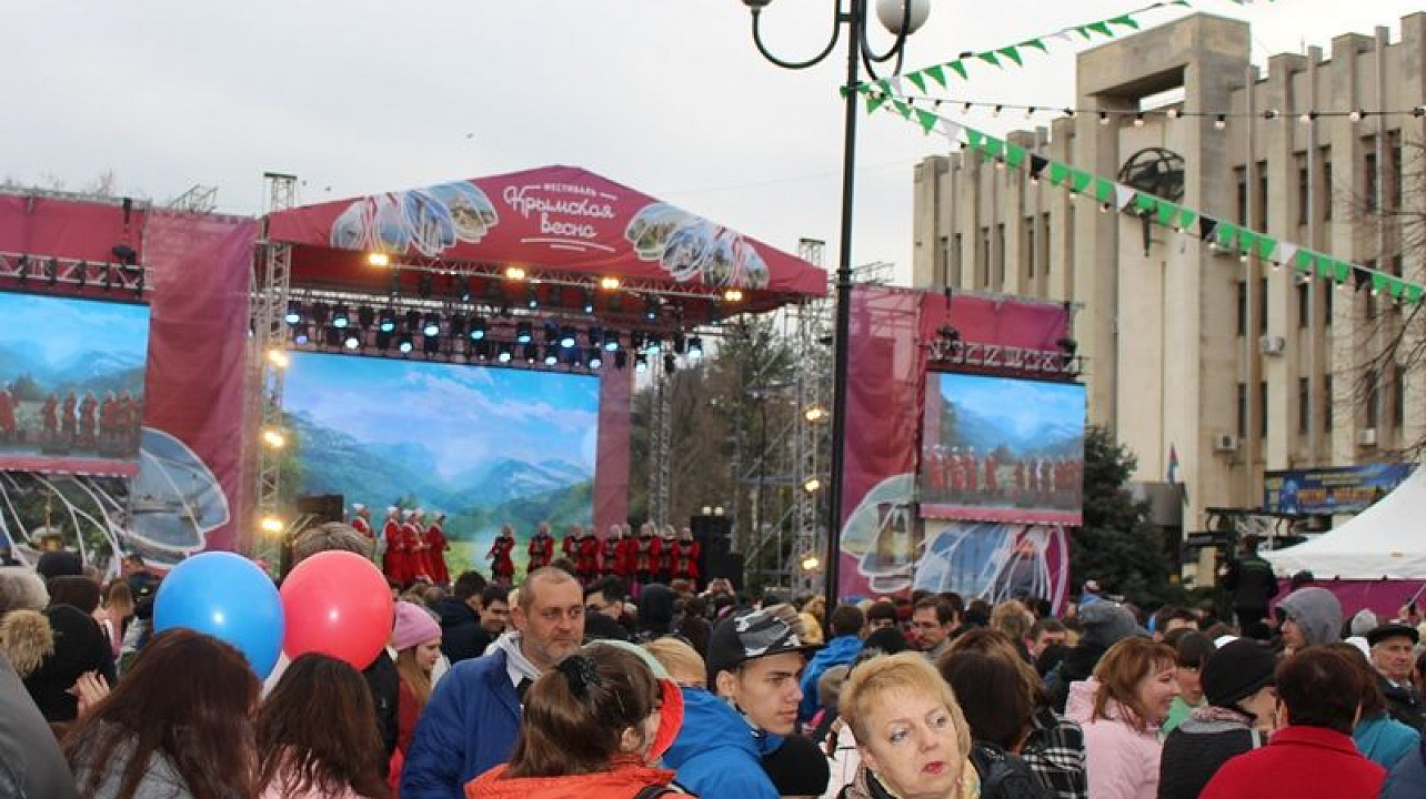 Общественность Центрального округа приняла участие в митинге в честь годовщины воссоединения с Крымом